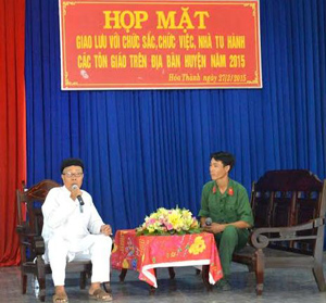 Tay Ninh province: Exchange meeting between religious dignitaries and soldiers in Hoa Thanh district 